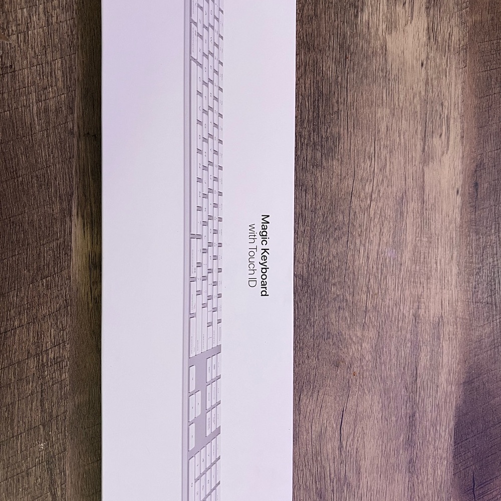 Apple Wireless Keyboard with White Keys